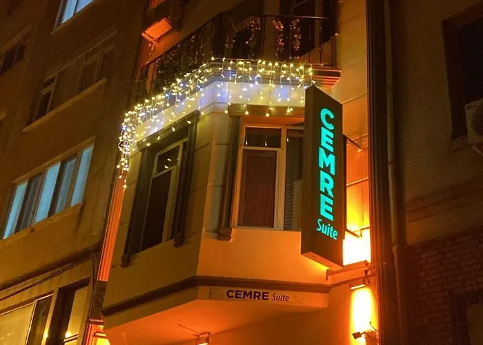 Cemre Suit